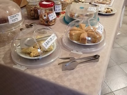 Urlaub auf dem Bauernhof - Frühstück - Gardasee - Verona - Buffet colazione - Agriturismo Nuvolino - Monzambano