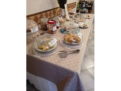 Urlaub auf dem Bauernhof - Tiere am Hof: Gänse - Italien - Buffet colazione - Agriturismo Nuvolino - Monzambano