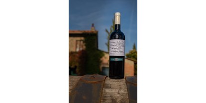 vacation on the farm - Tiere am Hof: Damwild - Italy - Il nostro Top wine fatto con il nostro vitigno di prorietà, il Gratena nero- Siamo gli unici produttori di questa uva - Fattoria di Gratena