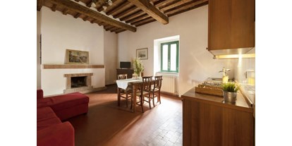vacation on the farm - Hofladen - Italy - appartamento Sughera primo piano Grande camera da letto,soggiorno con angolo cottura,bagno con vasca - Razza del Casalone