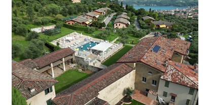 Urlaub auf dem Bauernhof - Fahrzeuge: Mähwerk - Gardasee - Parco e piscina - Agriturismo Milord