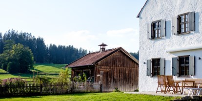 Urlaub auf dem Bauernhof - Aufenthaltsraum - Oberbayern - Gesindehaus und Garten - Gut Grasleiten