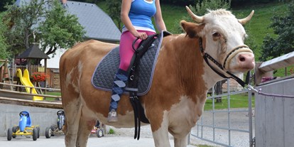 Urlaub auf dem Bauernhof - Rosenau am Hengstpaß - Kuh reiten - Baby&Kinder Bio Bauernhof Hotel Matlschweiger 