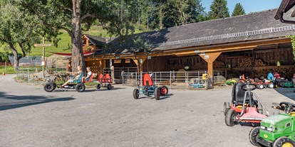 Urlaub auf dem Bauernhof - Fahrzeuge: Güllefass - Strechen - Baby&Kinder Bio Bauernhof Hotel Matlschweiger 