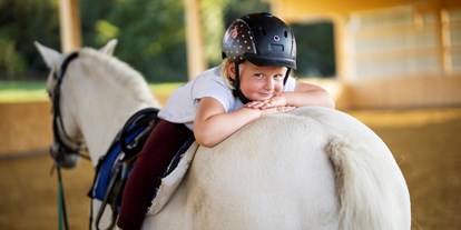 Urlaub auf dem Bauernhof - Kinderbetreuung - Deutschland - Ponyreiten - Hardthof-Sauerland