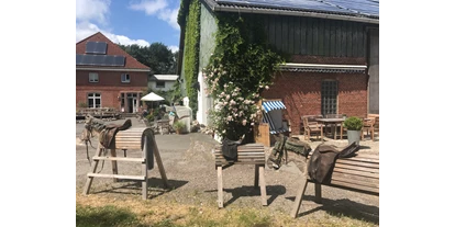 vacation on the farm - Verleih: Fahrräder - Osterbruch - Holzpferde und Sitzplätze - Warfthof Wollatz - Nordseeurlaub mit Feinsinn