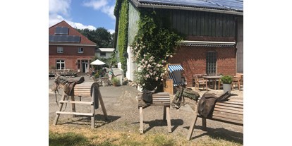 vacation on the farm - Verleih: Fahrräder - Germany - Holzpferde und Sitzplätze - Warfthof Wollatz - Nordseeurlaub mit Feinsinn