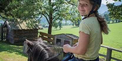 vacation on the farm - Ponyreiten - Uttenhofen - Vorderkasbichlhof - Pension Schmiderer