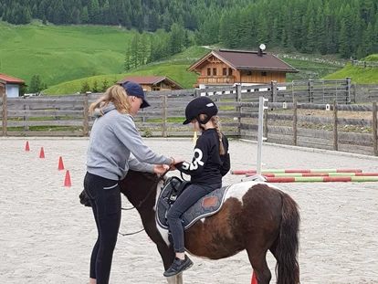 vakantie op de boerderij - Oostenrijk - Die Ponys und Pferde freuen sich schon auf Dich. - Reiterhof Alpin Appart Single mit Kind Herbstferien