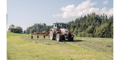 Urlaub auf dem Bauernhof - nachhaltige Landwirtschaft - Tirol - Traktorfahren - Feriengut Unterhochstätt