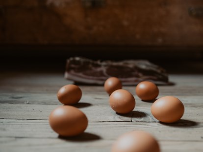 Urlaub auf dem Bauernhof - selbstgemachte Produkte: Kräuter - Trentino-Südtirol - Eier und Speck, zum Frühstück vielleicht? - Gogerer Hof