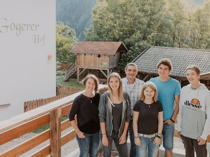 Urlaub auf dem Bauernhof - Streichelzoo - St. Lorenzen (Trentino-Südtirol) - Familie Vanzetta, Margareth, Elisabeth, Werner, Christina, Paul und Toni - Gogerer Hof