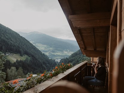 vacanza in fattoria - Eislaufen - Trentino-Alto Adige - Balkon der Ferienwohnung Tom mit Blick auf den Rosskopf - Gogerer Hof