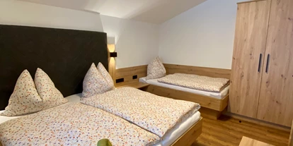 Urlaub auf dem Bauernhof - ideal für: Pärchen - Hallein - Schlafzimmer - Appartement 2 - Finkhof Appartements
