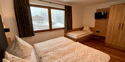 Urlaub auf dem Bauernhof - ideal für: Pärchen - Hallein - Schlafzimmer - Appartement 1 - Finkhof Appartements