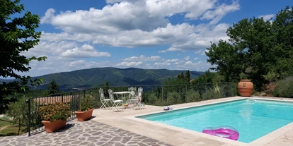 Urlaub auf dem Bauernhof - Schwimmmöglichkeit: Außenpool - Gaiole in Chinati - Unser erfrischender Pool mit atemberaubendem Panorama - Agriturismo Casa Bivignano - Toskana