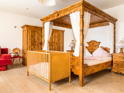 Urlaub auf dem Bauernhof - ideal für: Senioren - Salzburg - romantische Ferienwohnung mit eigener Terrasse und 2 Schlafzimmer, große Küche.... - Baby- und Kinderferienbiobauernhof Sinnhubbauer