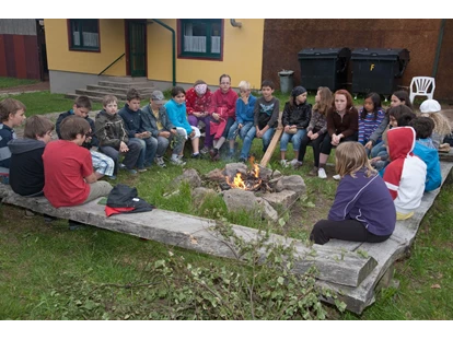 Urlaub auf dem Bauernhof - Umgebung: Urlaub in den Wäldern - Wielandsberg - Lagerfeuerstelle - Familie Inghofer Franz