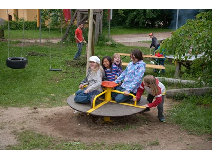 Urlaub auf dem Bauernhof - Fahrzeuge: Heuwender - Schönfeld (Arbesbach) - Spielplatz - Familie Inghofer Franz