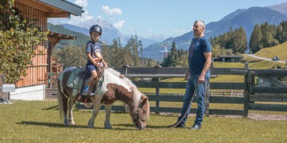 vacation on the farm - Jahreszeit: Winter-Urlaub - Hinterhornbach - Pony reiten - Kinderbauernhof Albeineler Pitztal Tirol