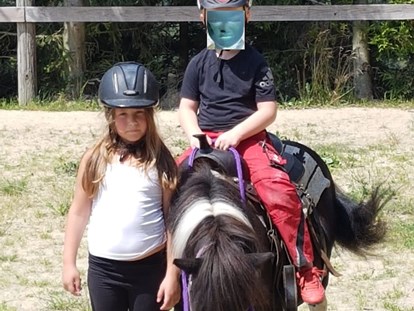 vacation on the farm - Ponyreiten - Jenseits - Pony Leo - Hochgattern