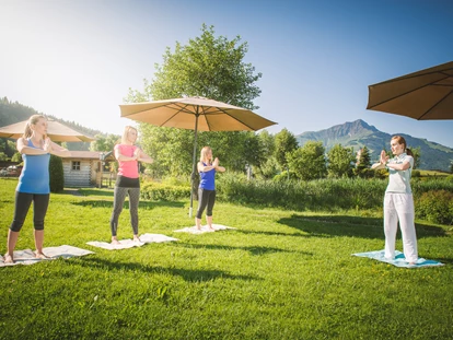 Urlaub auf dem Bauernhof - Jahreszeit: Frühlings-Urlaub - Obsmarkt - Thai Yoga im Rahmen unseres Sport-Programmes - Familotel Landgut Furtherwirt
