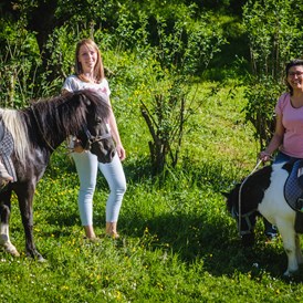 Ferien Bauernhof: Unsere Urlaubsgäste haben jeden Tag die Möglichkeit Pony zu reiten - Die Hochrieß