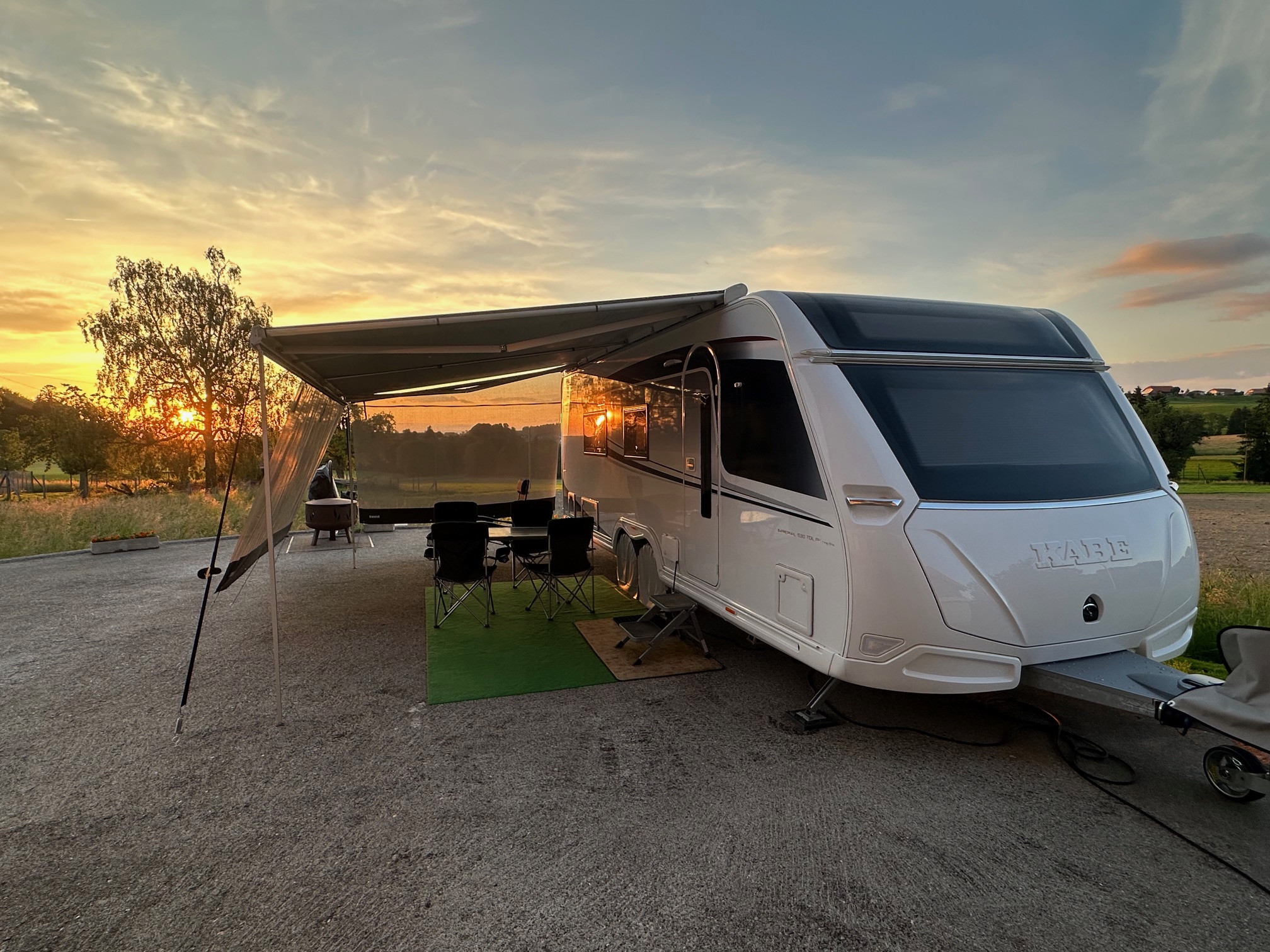 Wellnesshof „P. WELLNESS CLASSIC THAIMASSAGE“ Prezentacija soba Luksuzna kamp-kućica KABE