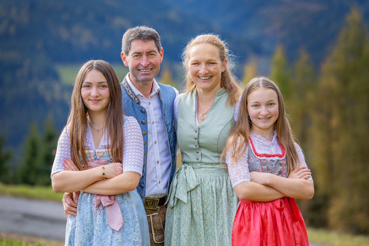 Bergbauernhof Familienparadies Oberhasenberghof Gastgeber Familie Hacksteiner