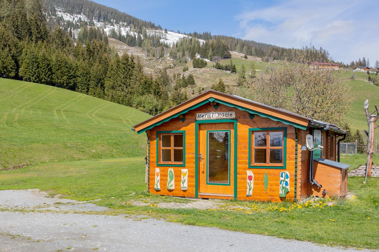 Bergbauernhof Familienparadies Oberhasenberghof Vorstellung der Zimmer Holz Chalet Heidihütte