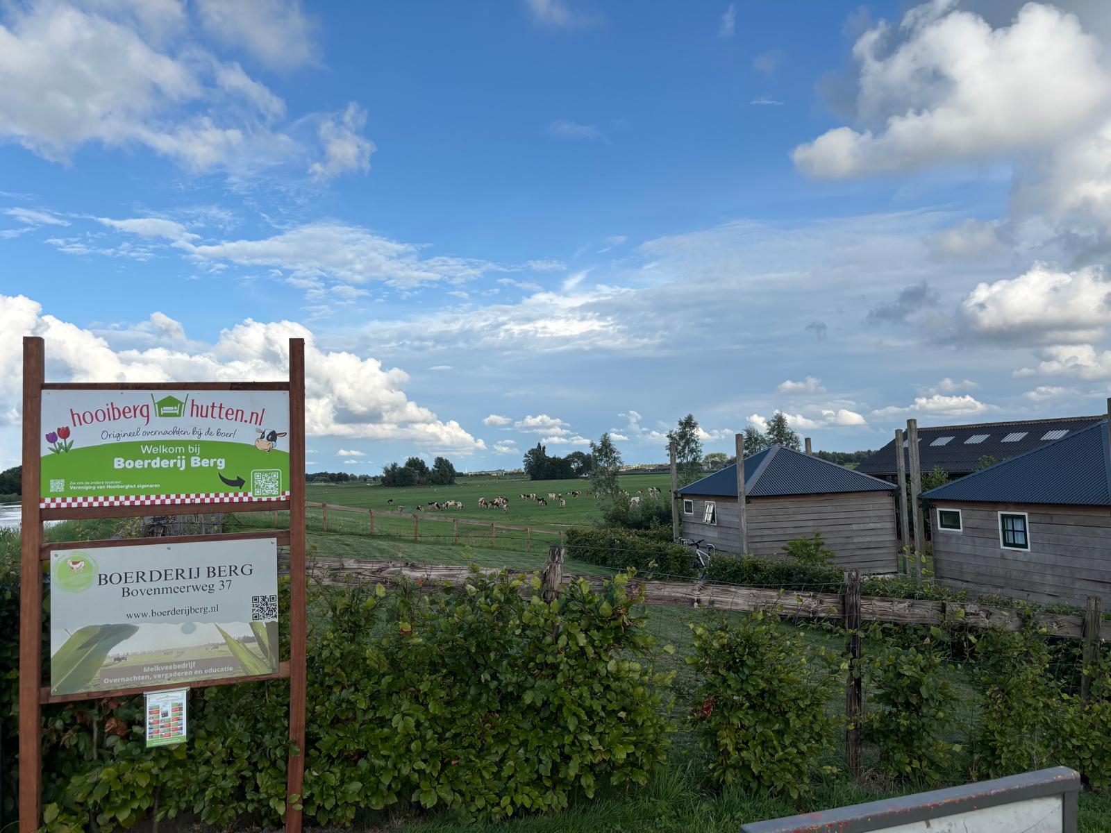 Urlaub auf dem Bauernhof - ideal für: Senioren - Aanzicht vanaf de weg - Boerderij Berg
