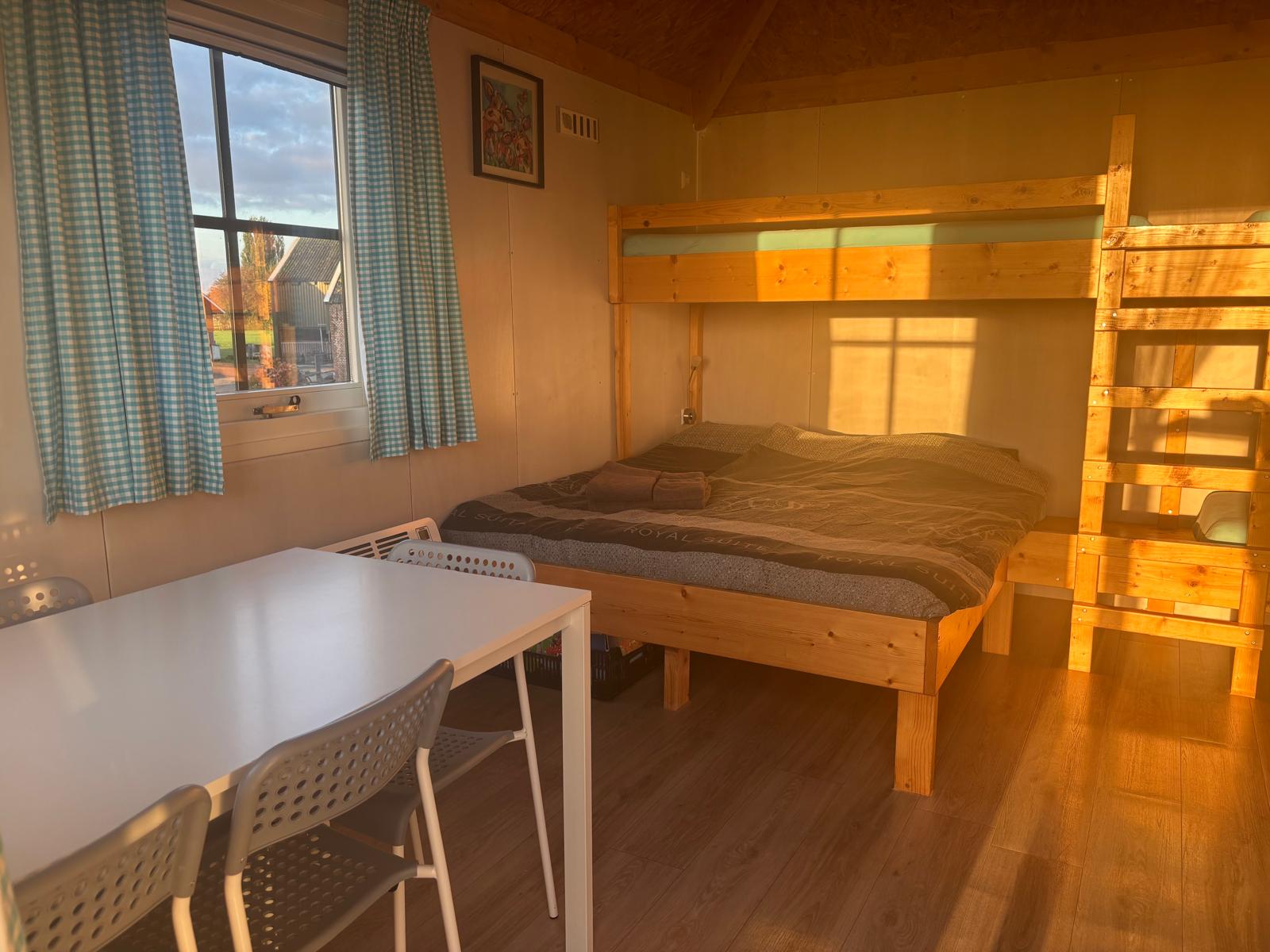 Ferien Bauernhof: Binnenzijde hooiberghut Boerderij Berg - Boerderij Berg - Camera