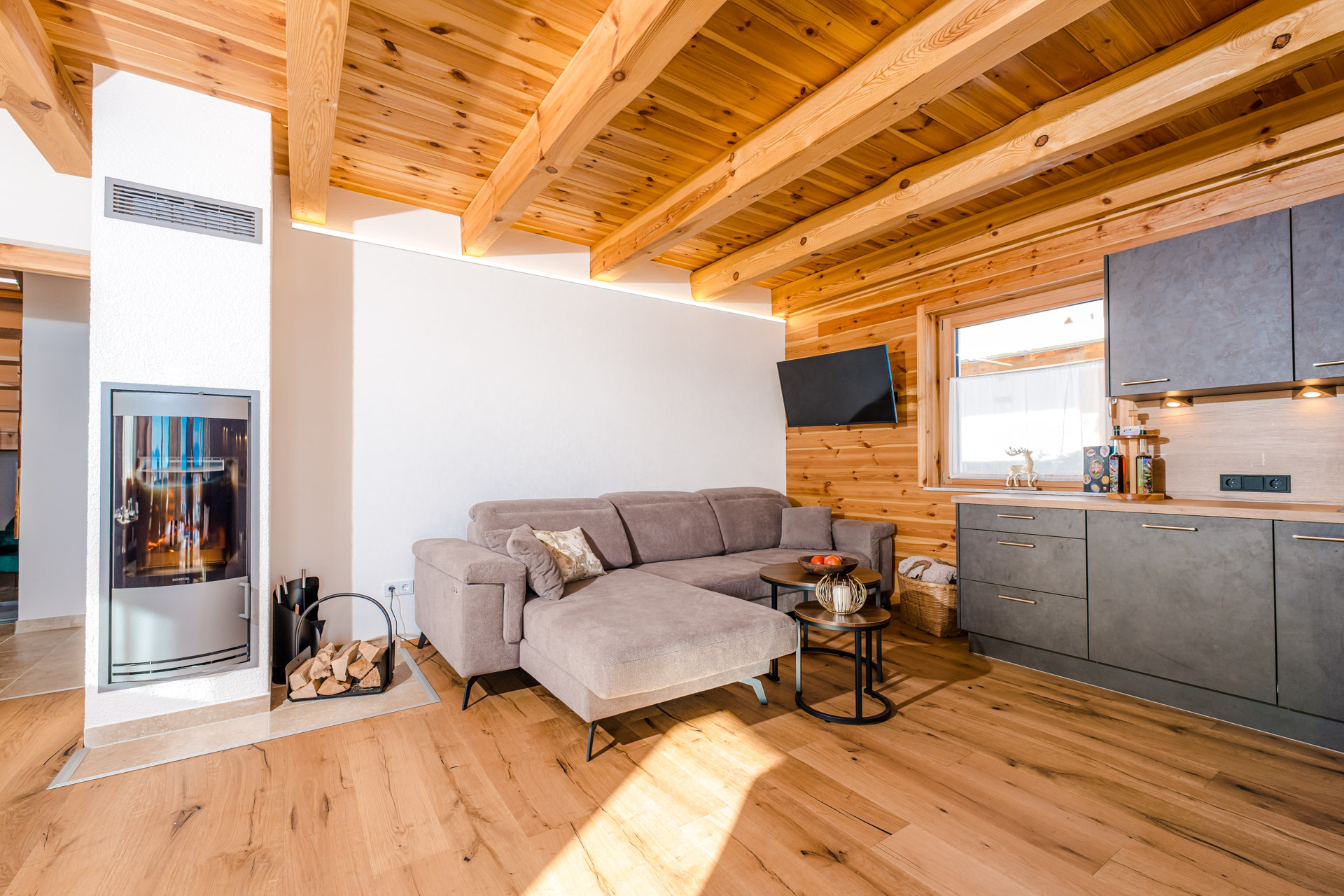 Unterkunft: Wohnküche mit Kamin - Hochleben Chalets