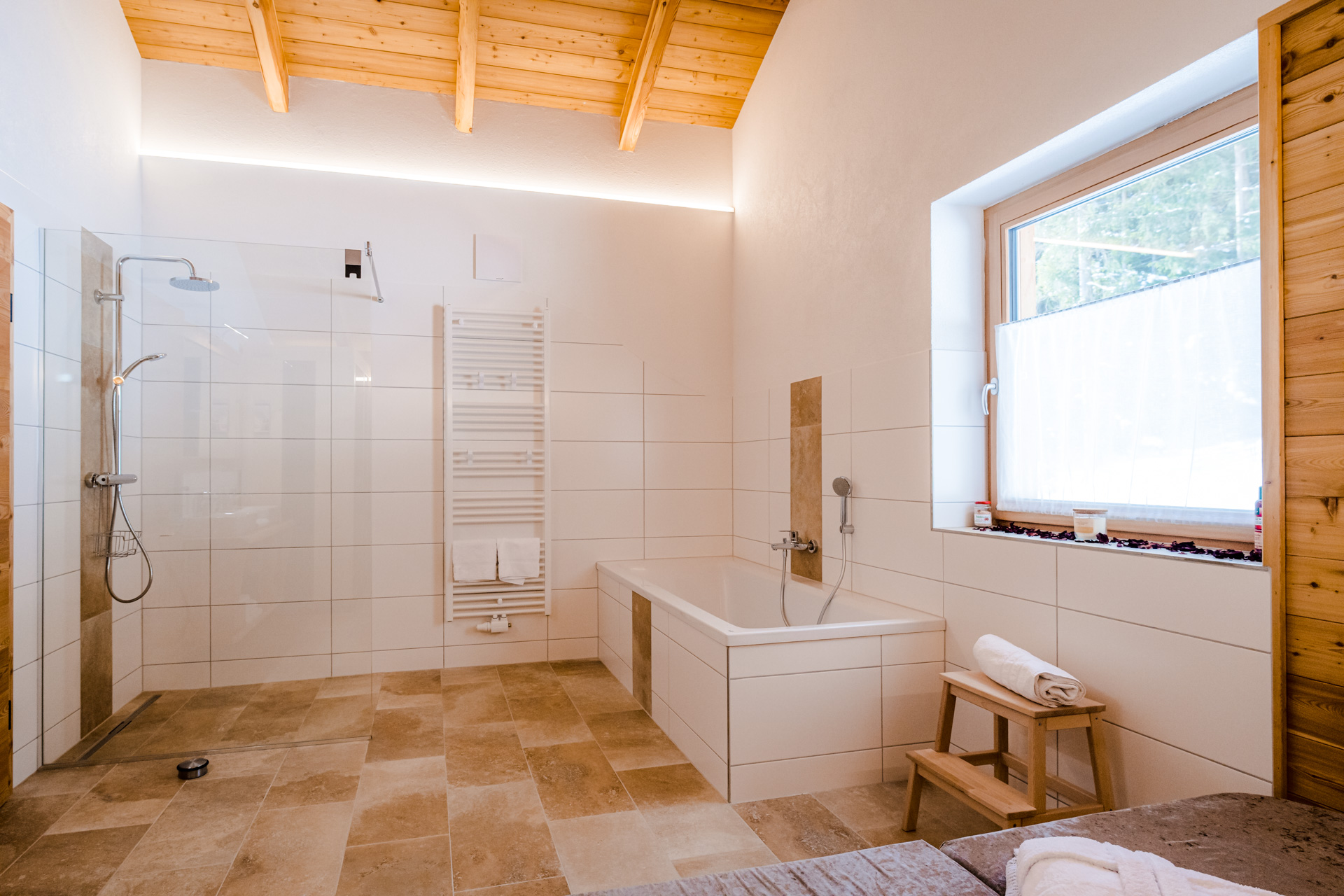 Unterkunft: Wohlfühlbadezimmer mit Badewanne - Hochleben Chalets