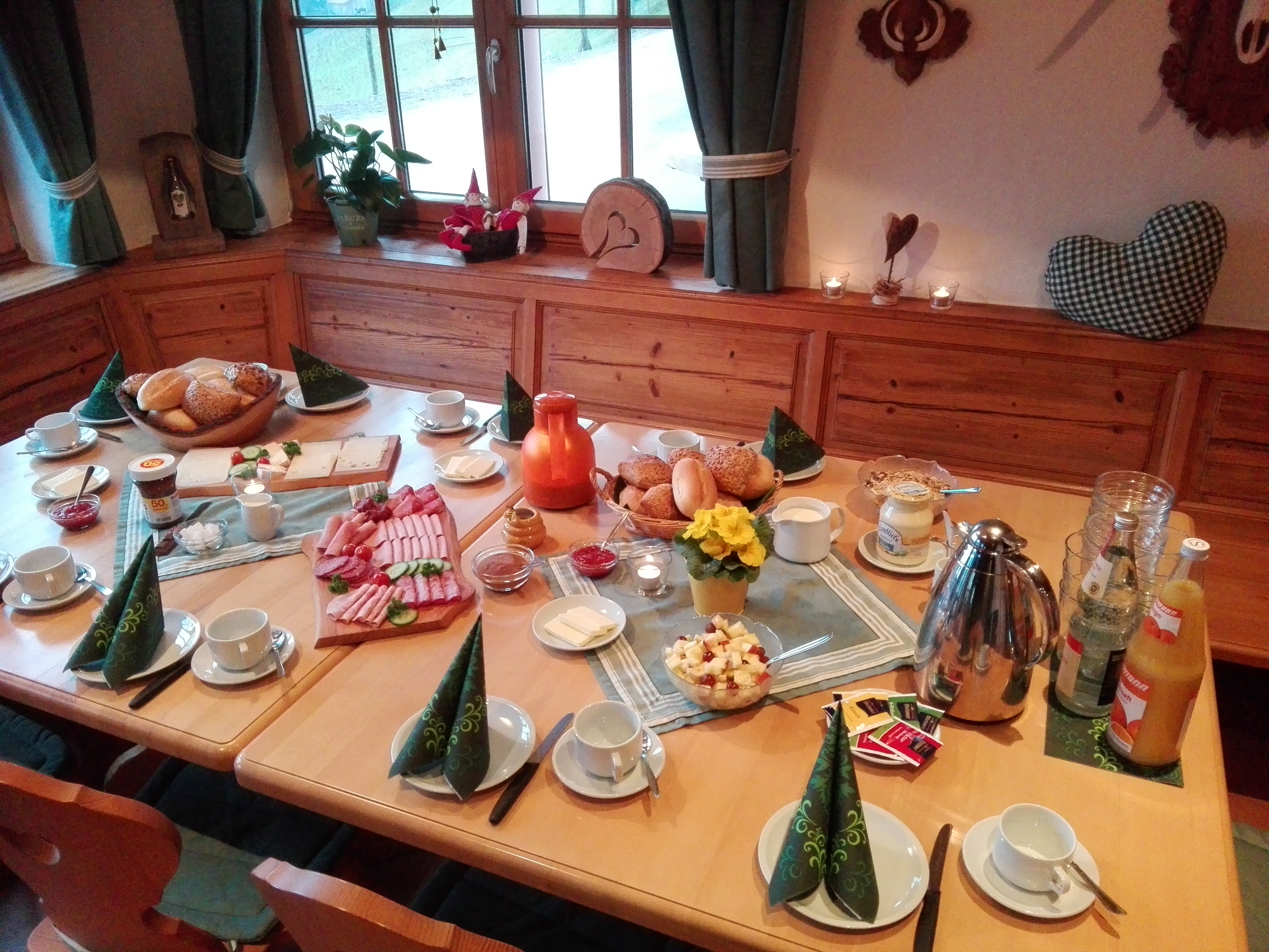 Ferien Bauernhof: Frühstück in unserer urigen Hirzigstube auf Anfrage möglich - Hirzighof**** im Schwarzwald