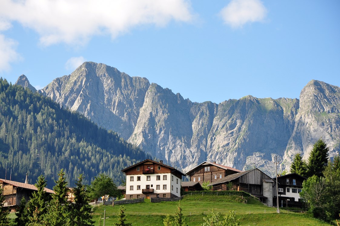 Ferien Bauernhof: Ausblick vom Balkon aus auf die Karnischen Alpen - Stembergerhof