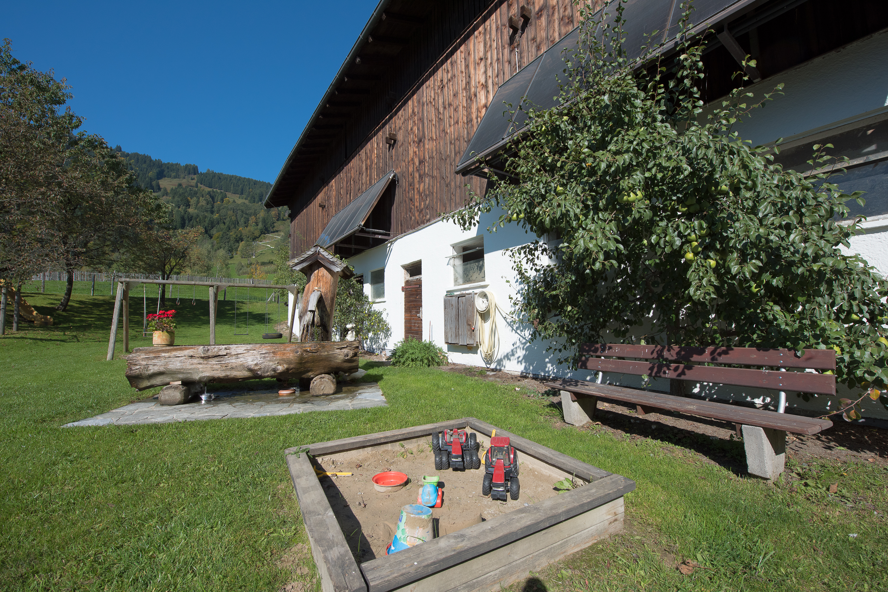 Ferien Bauernhof: Spielplatz - Hinterburghof
