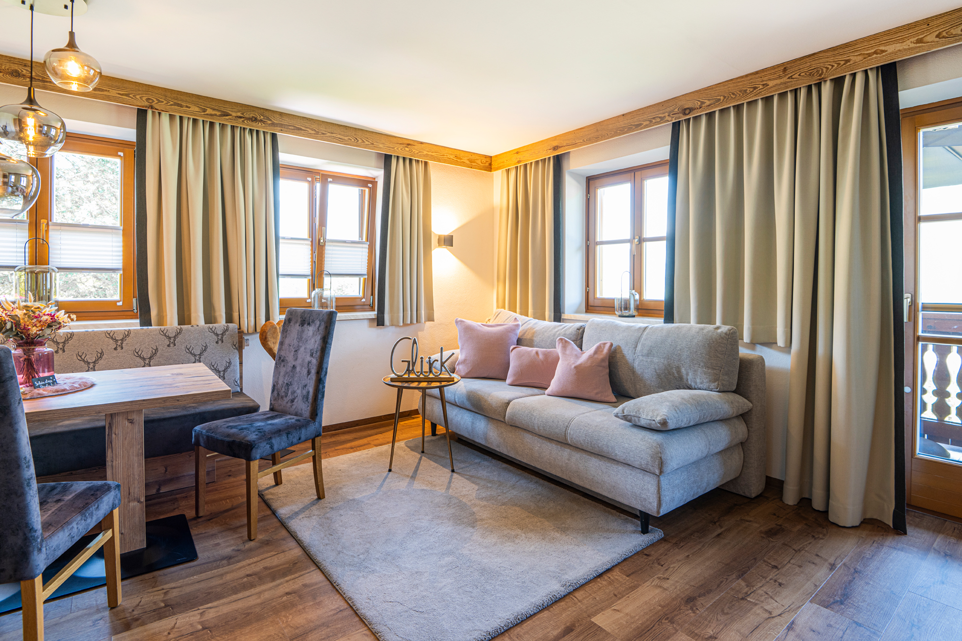 Unterkunft: Appartment Kirchblick Wohnraum - Ferienwohnung Kirchblick