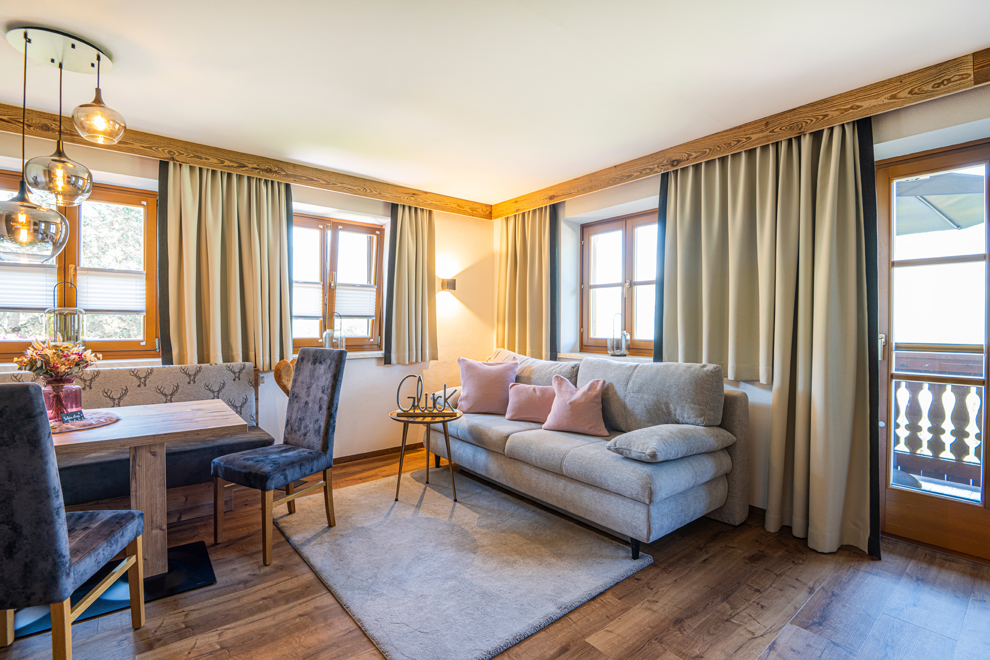 Unterkunft: Appartment Kirchblick Wohnraum - Ferienwohnung Kirchblick
