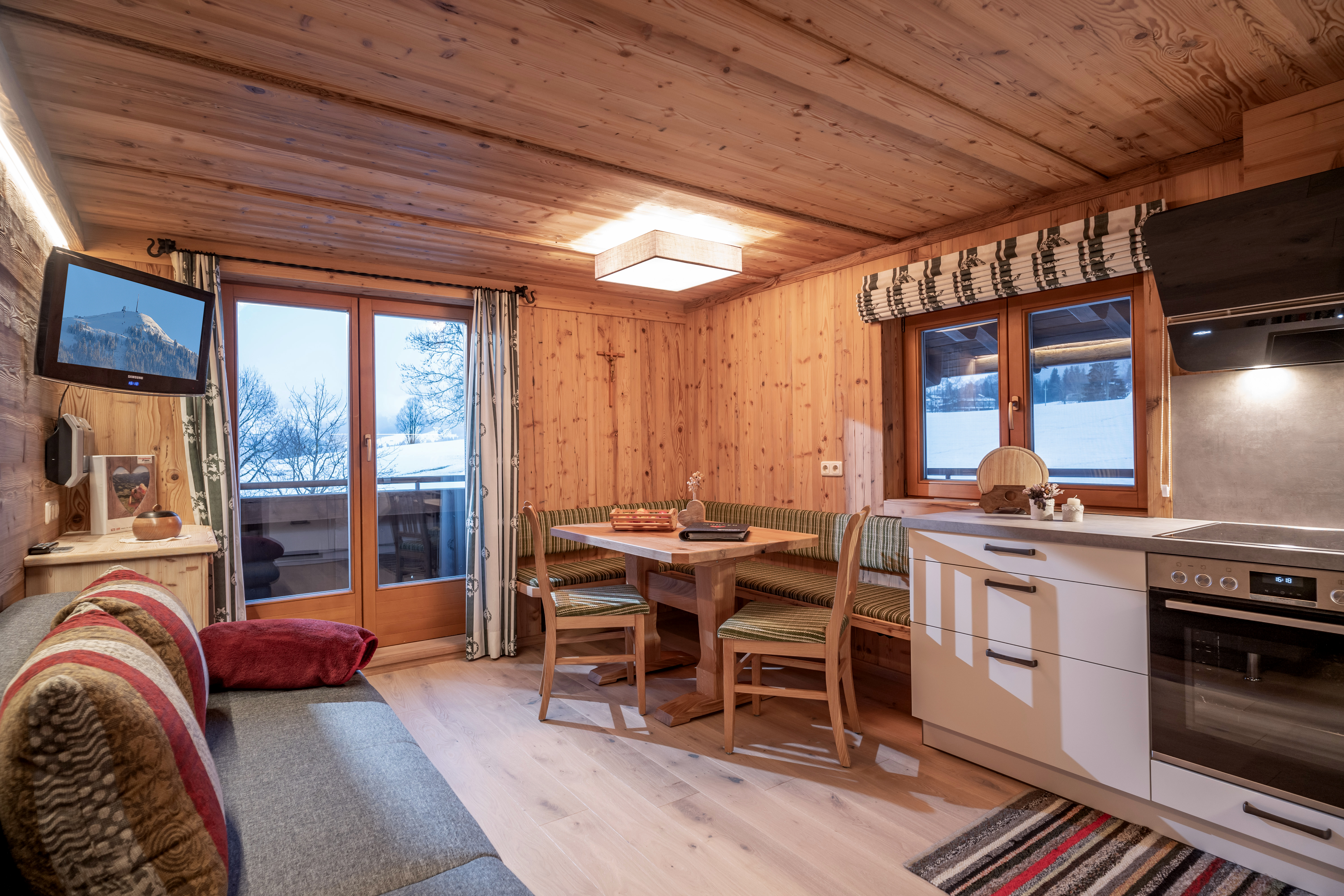 Unterkunft: Wohnküche - FeWo "Alpenrose"