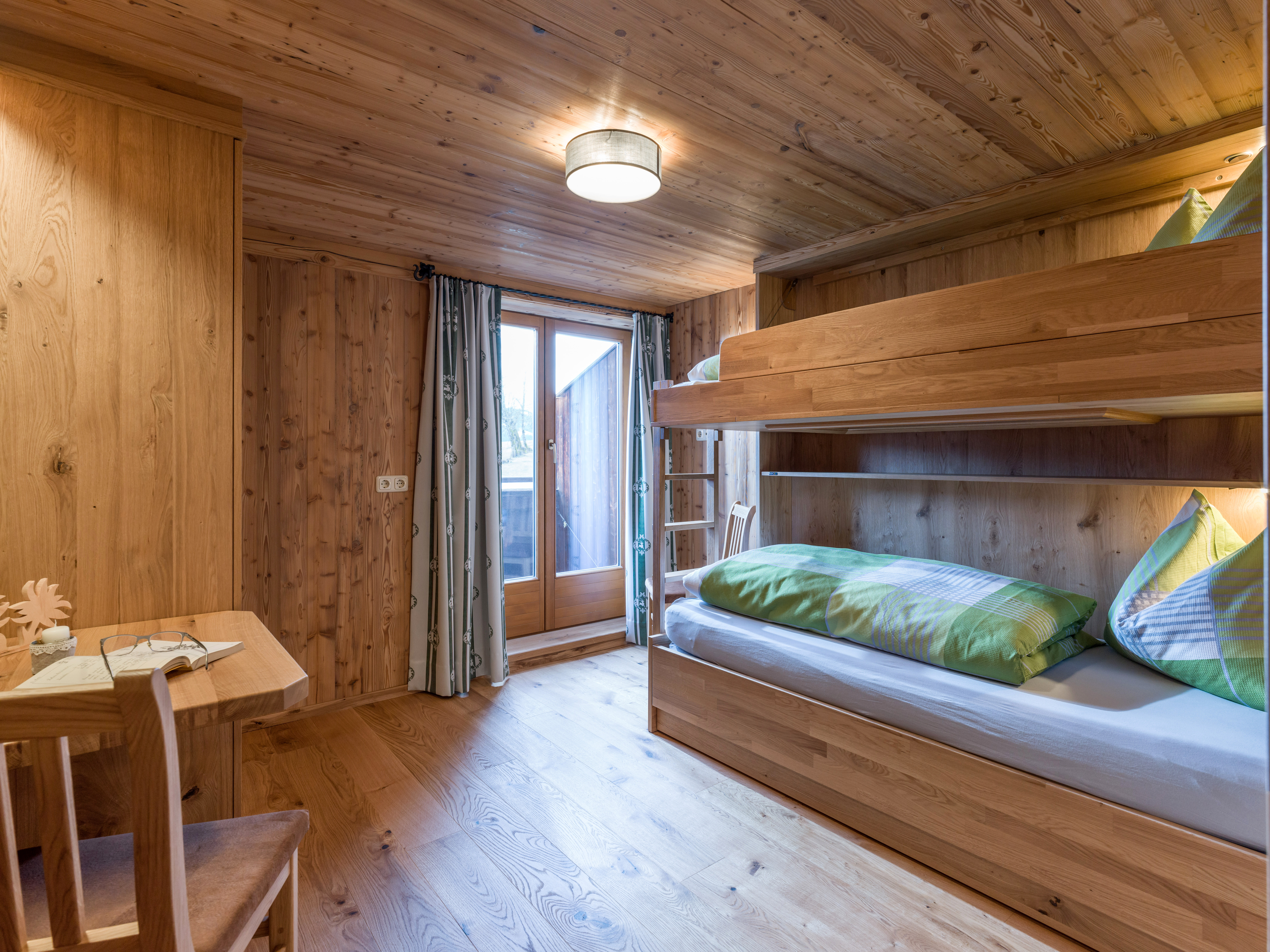 Unterkunft: Schlafzimmer 2 mit Etagenbett-Variante - FeWo "Hohe Salve"