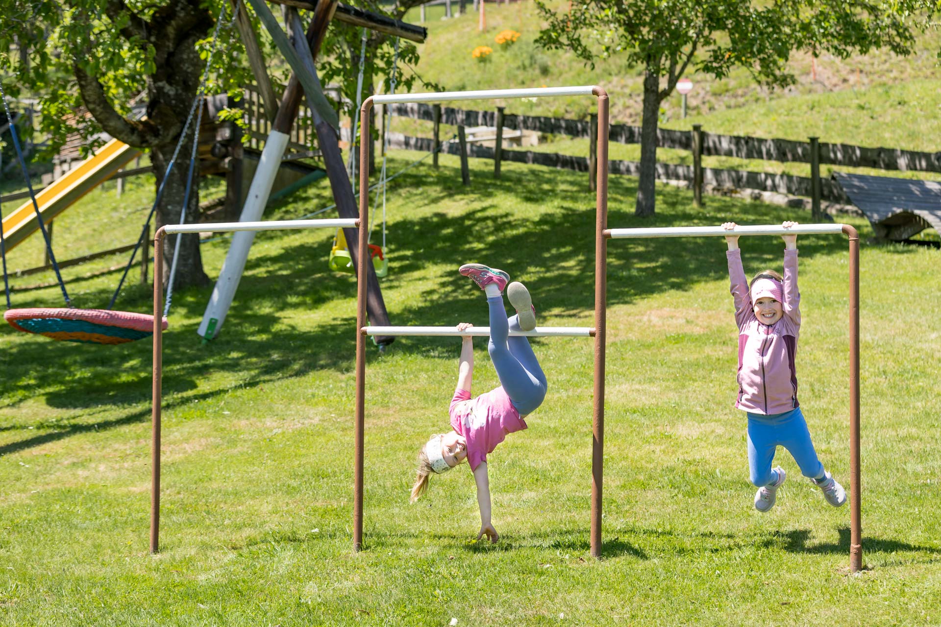 počitnice na kmetiji - Štajerska - Reckturnen am Kinderspielplatz_UaB-Stmk_Ferienwohnungen-Perhofer. - Kindererlebnis-Bauernhof Perhofer Kleinkinderwochen im Almenland
