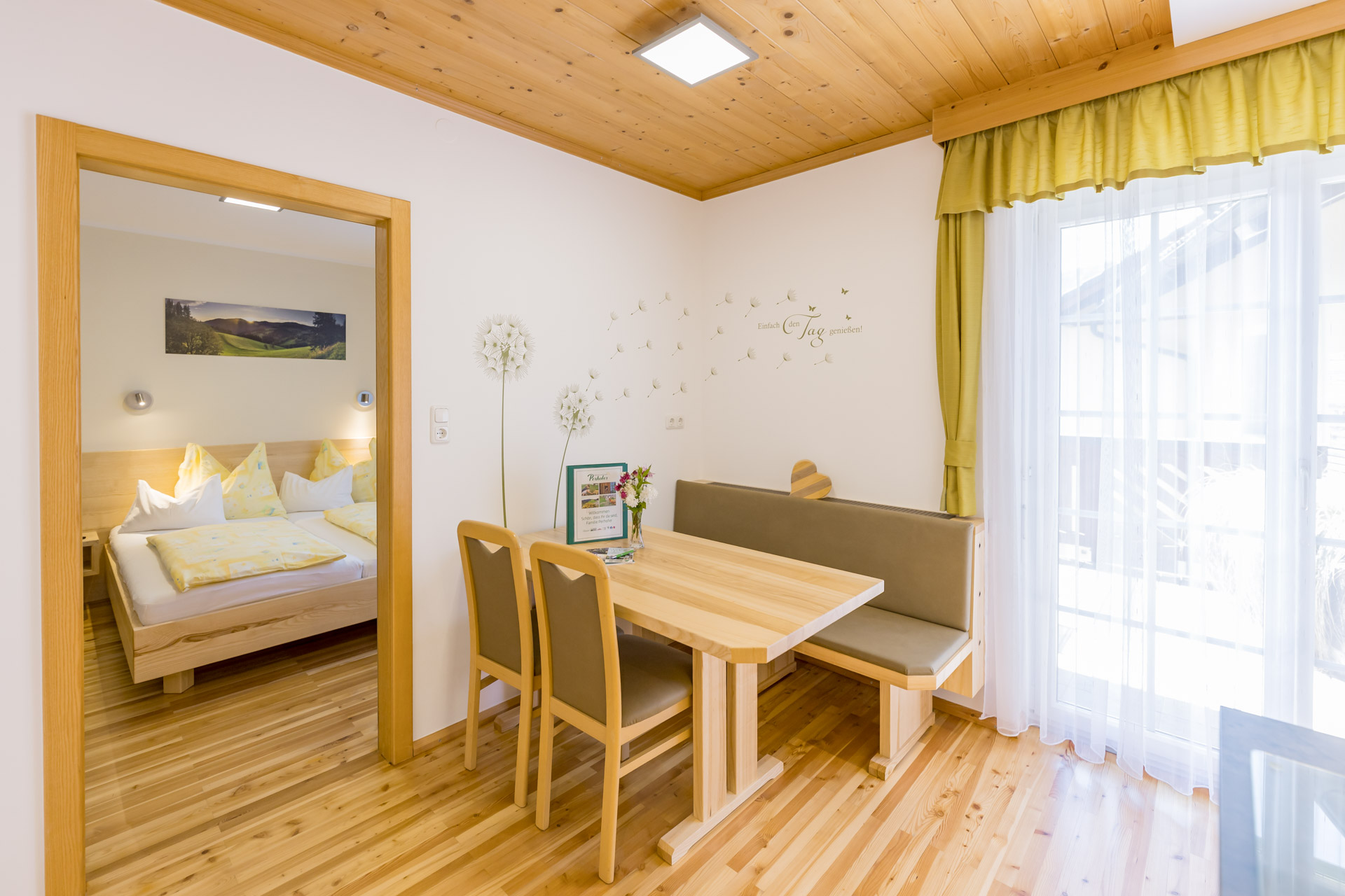 počitnice na kmetiji - Štajerska - Essbereich der Wohnküche Ferienwohnung Abendsonne_UaBStmk_Ferienwohnungen-Perhofer. - Kindererlebnis-Bauernhof Perhofer Kleinkinderwochen im Almenland