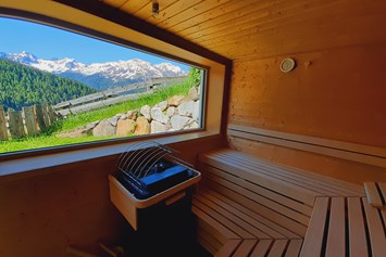 Bauernhofurlaub-Angebot: Sauna mit Panoramablick  - Wellnesstage im Ötztal