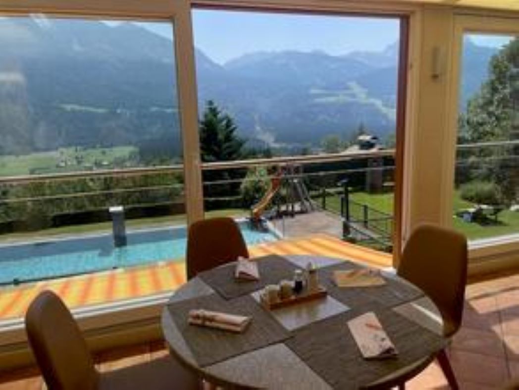 Ferien Bauernhof: nawu_apartments_Speisesaal_a_la_carte_Restaurant_Sommer - nawu apartments**** & Restaurant, die neue Leichtigkeit des Urlaubs