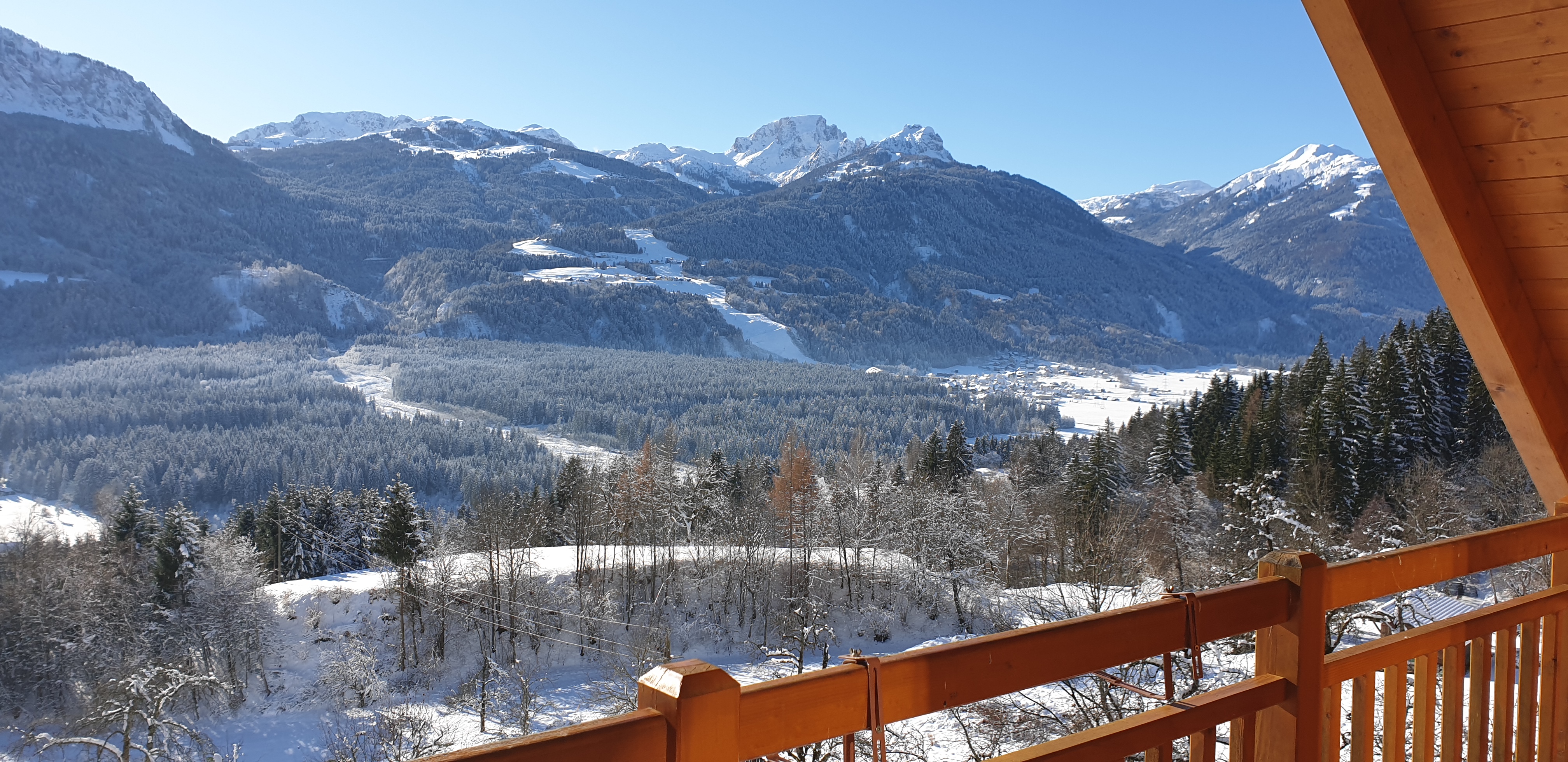 vakantie op de boerderij - Umgebung: Urlaub in den Wäldern - Karinthië - nawu_apartments_Winter_Südbalkon_Aussicht_Nassfeld - nawu apartments**** & Restaurant, die neue Leichtigkeit des Urlaubs