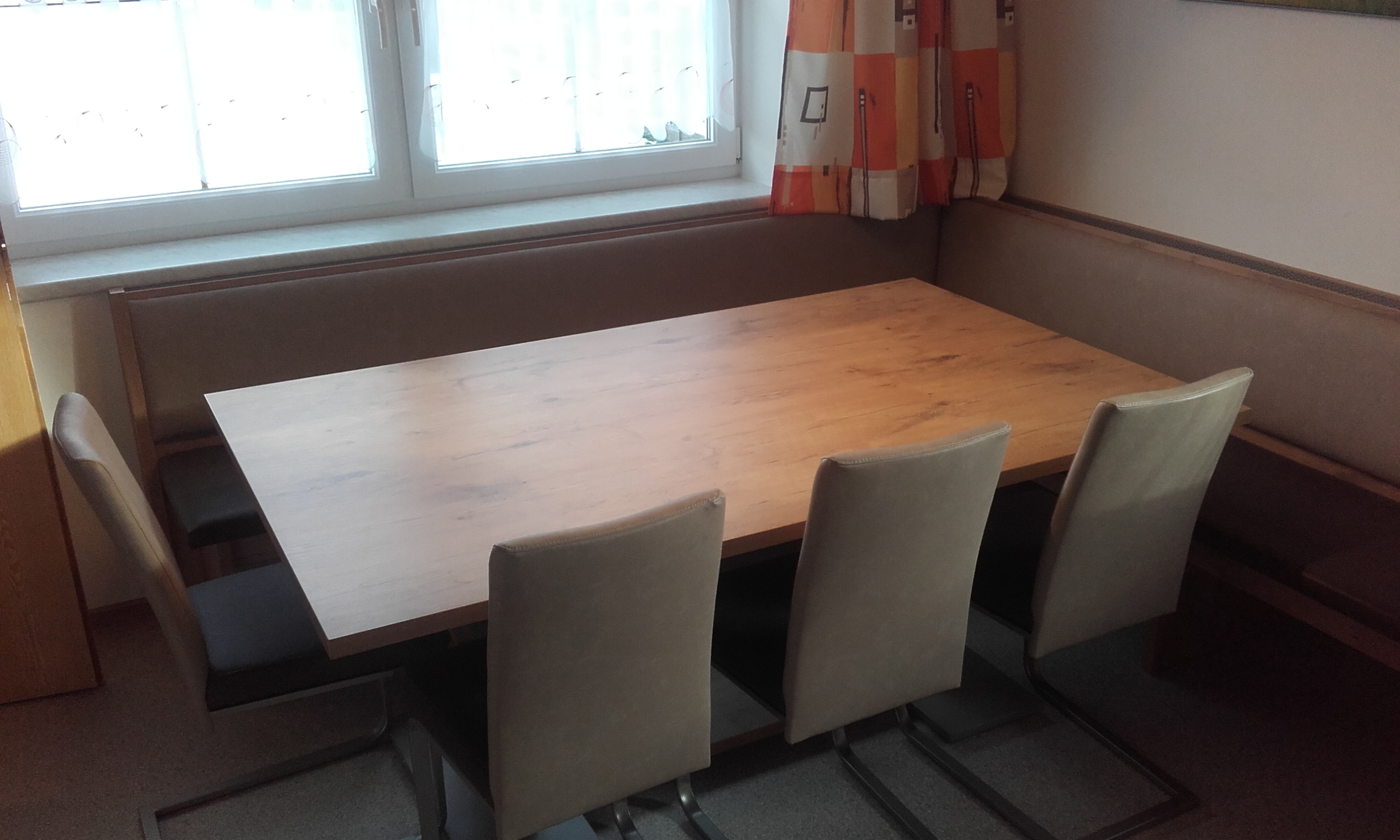 Ferien Bauernhof: Sitzecke mit Platz für 10 Personen - Ferienhaus Reinfrank