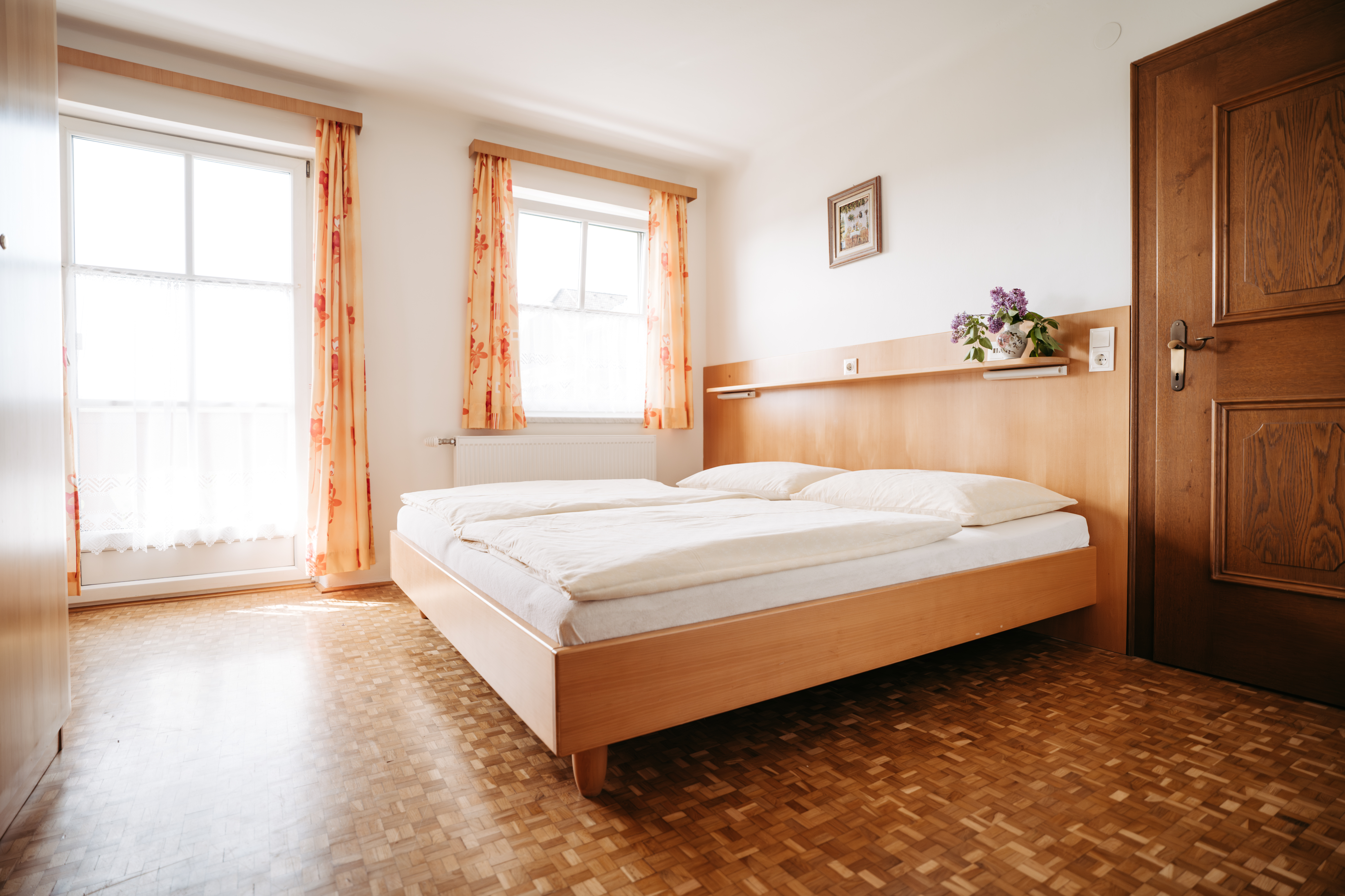 Ferien Bauernhof: Schlafzimmer mit Balkon - Pension Fischerhof