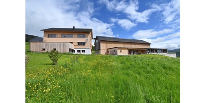 Urlaub auf dem Bauernhof - Vorarlberg - Viel Grün und die ruhige Lage laden zum Energie tanken ein! - Ferienhof Landerleben