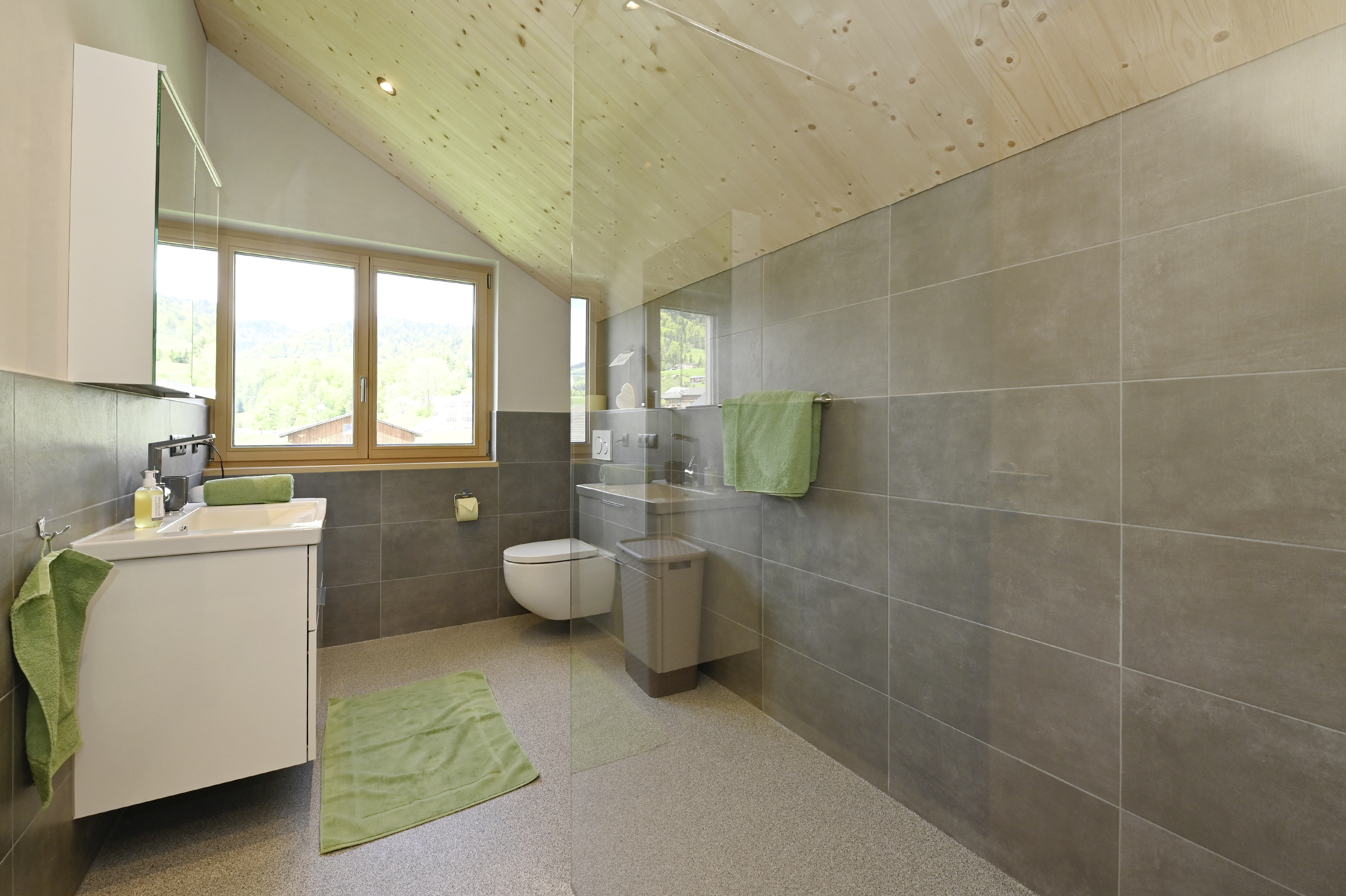 Ferien Bauernhof: Badezimmer der Ferienwohnung Blauer Himmel - Ferienhof Landerleben